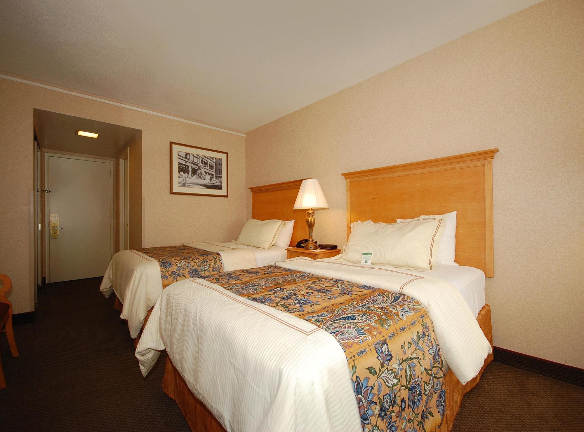 Quality Inn Iwo Jima Арлингтън Екстериор снимка