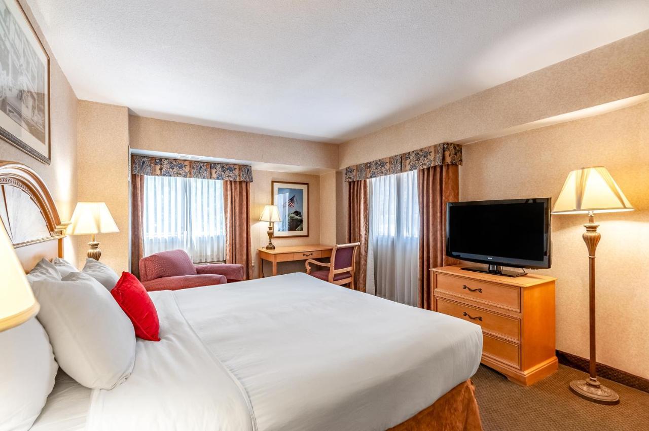 Quality Inn Iwo Jima Арлингтън Екстериор снимка