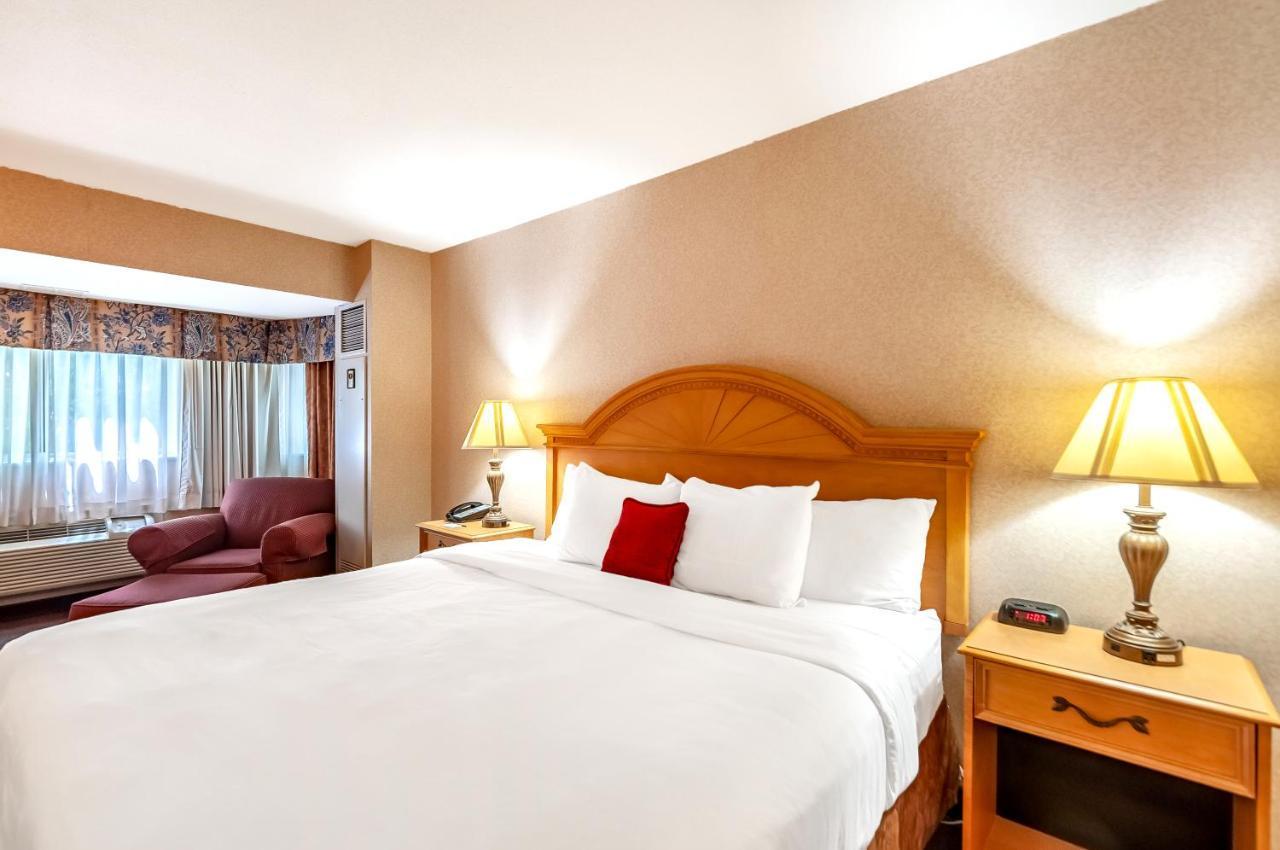 Quality Inn Iwo Jima Арлингтън Екстериор снимка