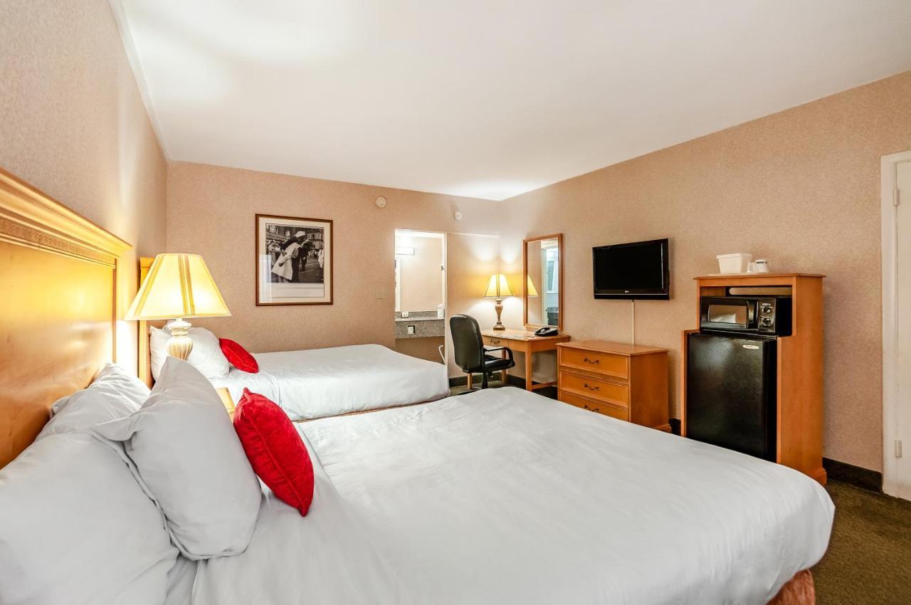 Quality Inn Iwo Jima Арлингтън Екстериор снимка