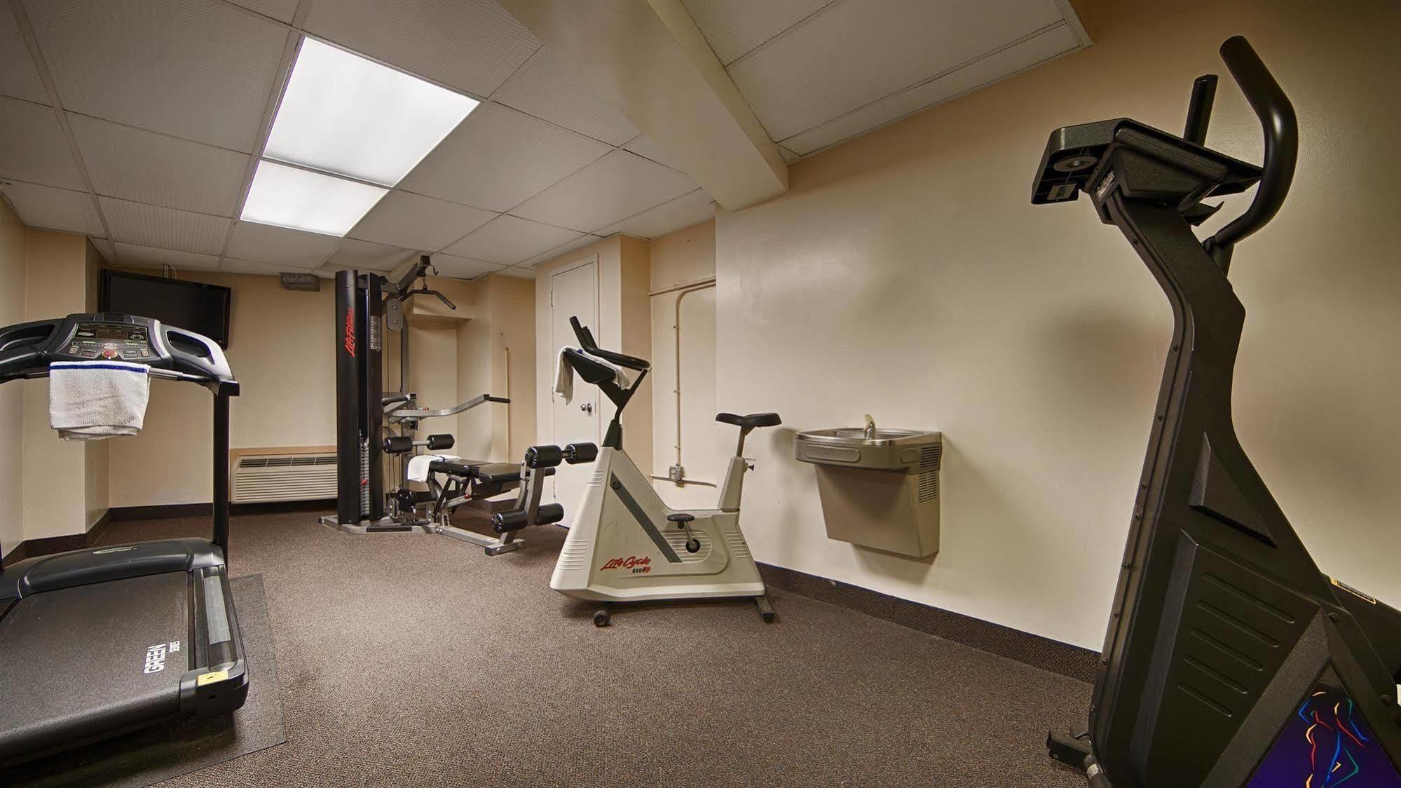 Quality Inn Iwo Jima Арлингтън Екстериор снимка
