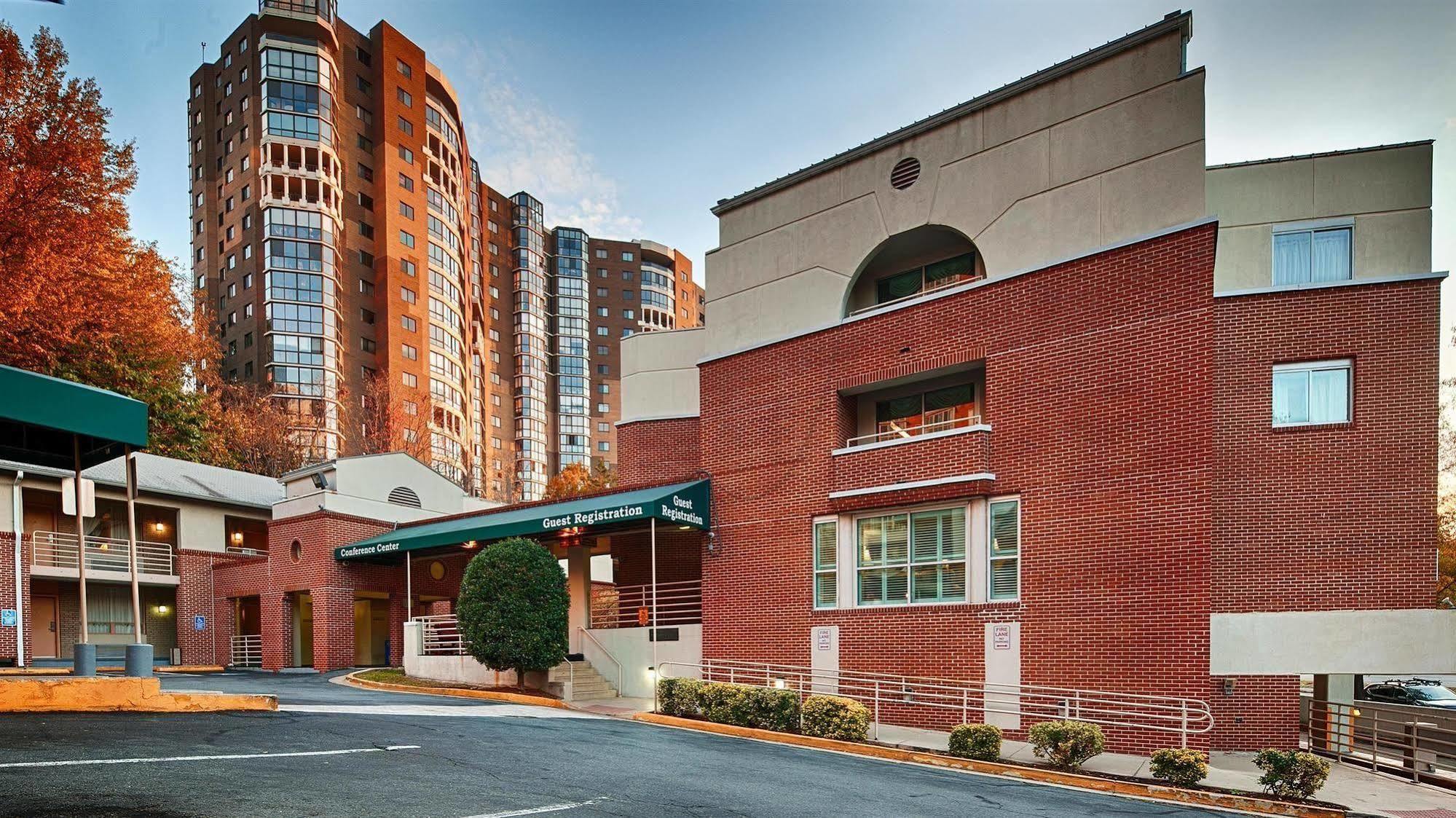 Quality Inn Iwo Jima Арлингтън Екстериор снимка