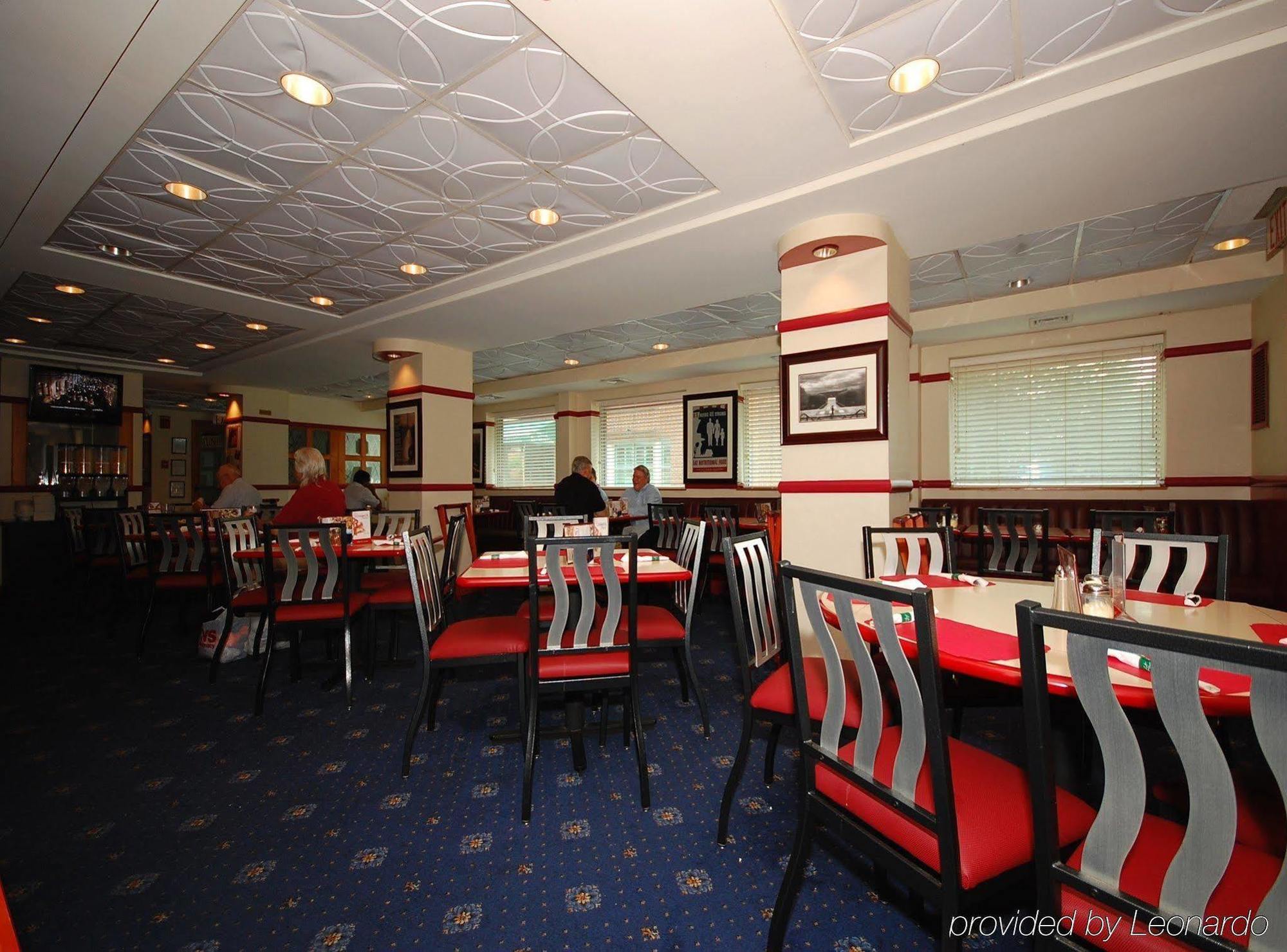 Quality Inn Iwo Jima Арлингтън Екстериор снимка