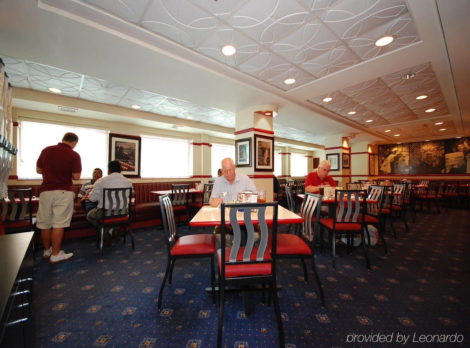 Quality Inn Iwo Jima Арлингтън Екстериор снимка