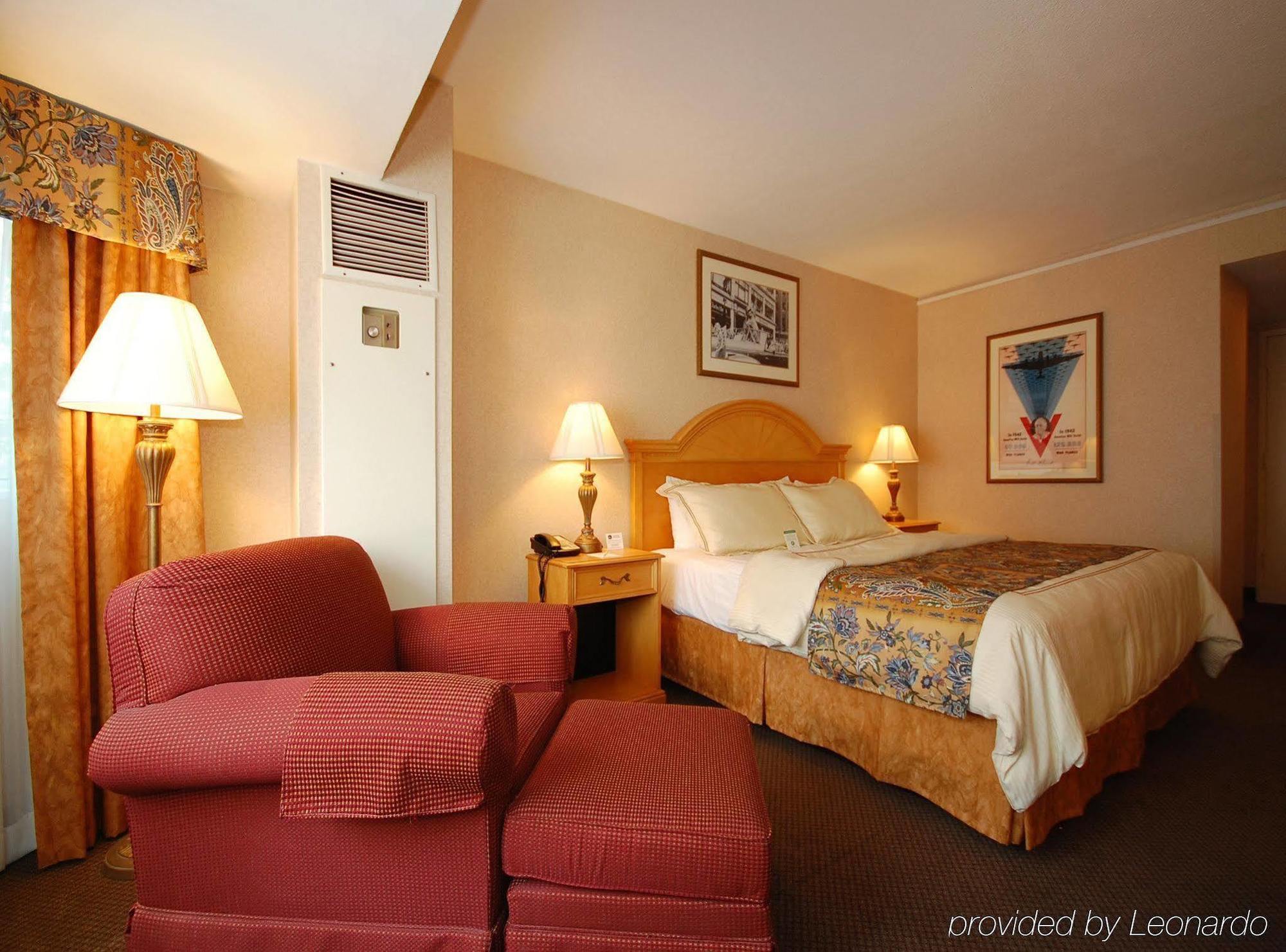 Quality Inn Iwo Jima Арлингтън Екстериор снимка