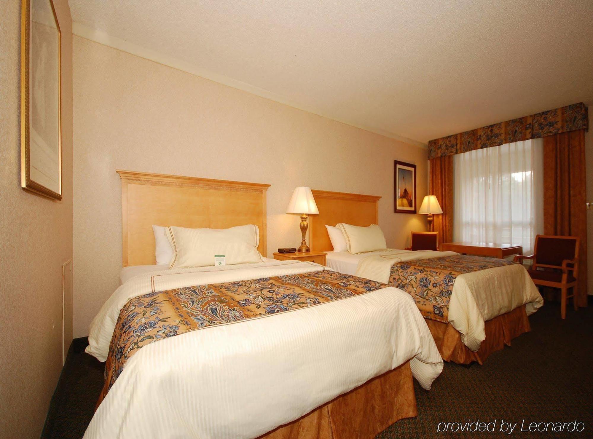 Quality Inn Iwo Jima Арлингтън Екстериор снимка