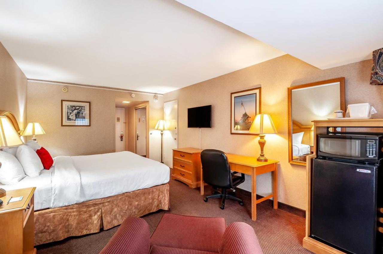 Quality Inn Iwo Jima Арлингтън Екстериор снимка